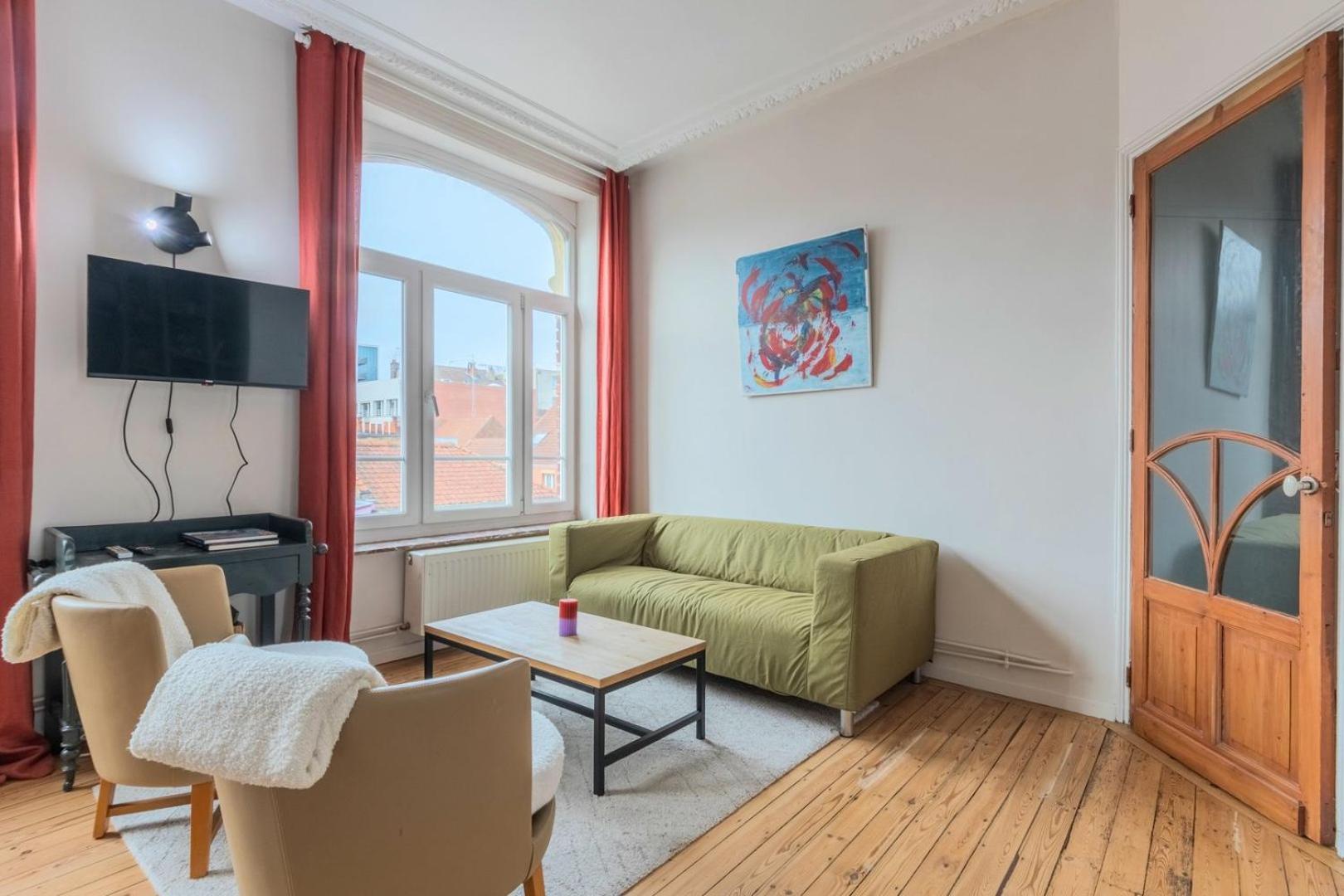 Apartment 2 Bedroom With Terrace, Near