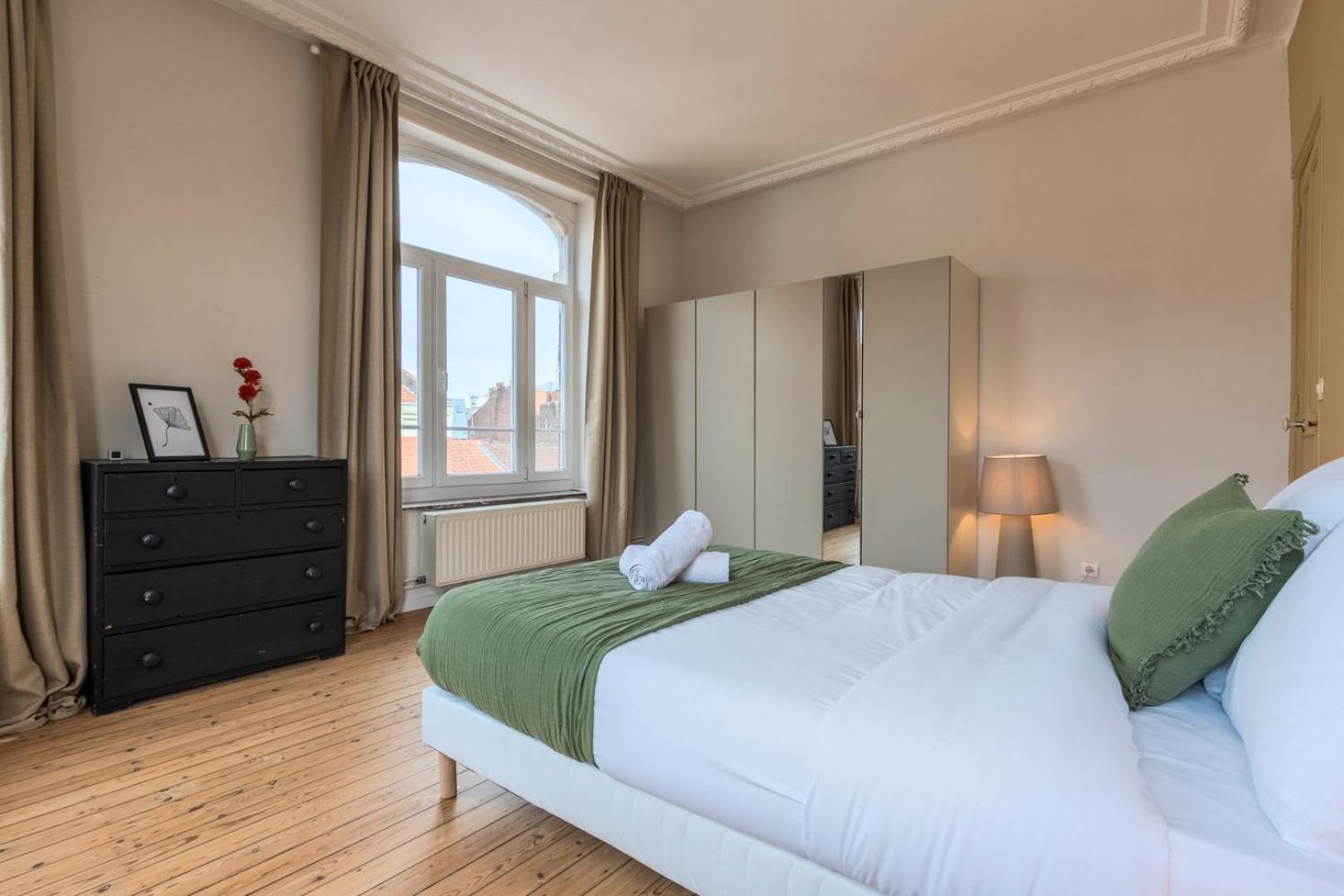 Apartment 2 Bedroom With Terrace, Near